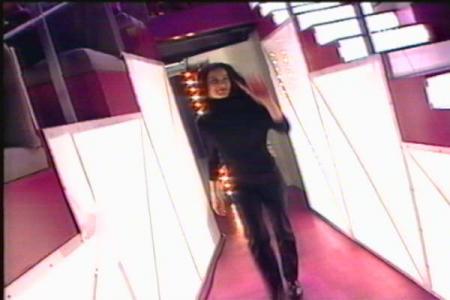 Et voila donc l'arrivée de la belle Natalia sur le plateau (mé ou est le tapis rouge???lol)