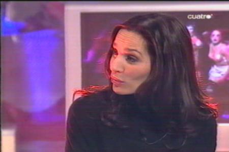 désolé de repeté tjs la même choz, le problem c kelle é tjs tro belle sur ttes lé tofs lol!!!
